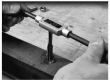 ট্যাপ দ্বারা ধাতব পদার্থের ভেতরে প্যাচ কাটা